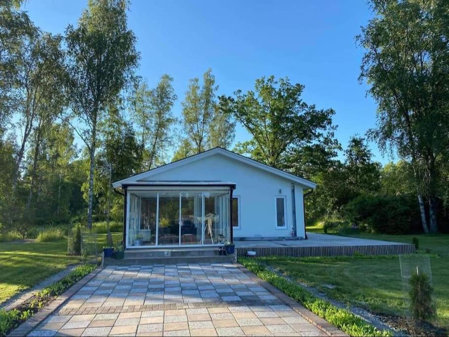Trevlig Stuga Med Uteplats Rimbo Kültér fotó